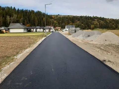 Rekonštrukcie ciest Za most, Na Paseku, Na kalváriu, Rožkov Potok, Zastávky autobusov,
                            Okolo ihriska