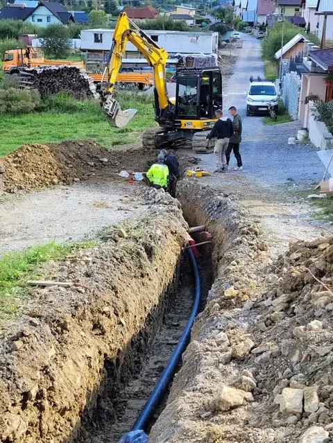 Výstavba vodovodu a kanalizácie Pod Paseka - Hýrovský, Lánov jarok, Okolo ihriska, Za
                            kultúrnym domom,Pod Brabírka