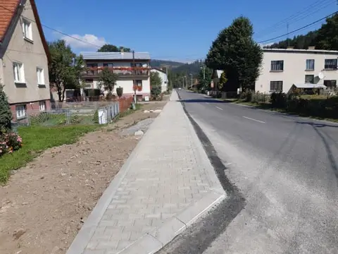 Výstavba chodníkov v obci vrátane odvodnenia