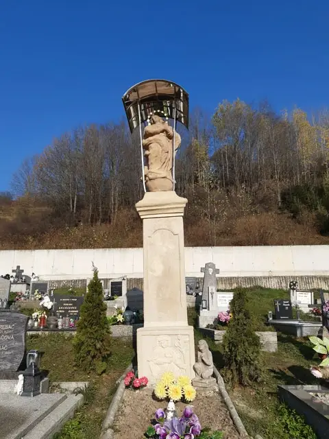 Obnova kultúrnych pamiatok v obci- kaplnka Gália, socha cintorín, kaplnka pri moste,
                            pamätná tabuľa padlých